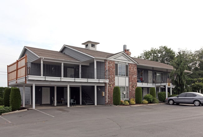 Crystal Grove Apartments in University Place, WA - Building Photo - Building Photo