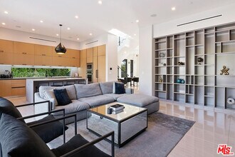 6347 Maryland Dr in Los Angeles, CA - Building Photo - Building Photo