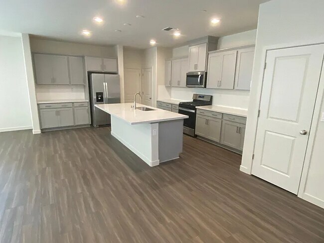 653 Barrett Lk Rd-Unit -HOUSE in West Sacramento, CA - Building Photo - Building Photo