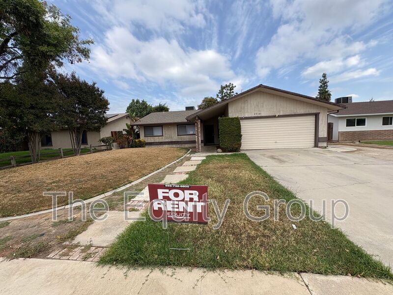 2516 S Memory St in Visalia, CA - Foto de edificio