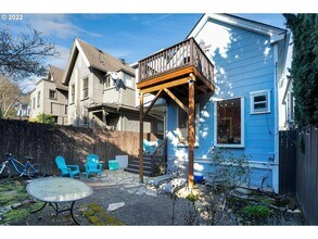 2338 NW Hoyt St in Portland, OR - Building Photo - Building Photo