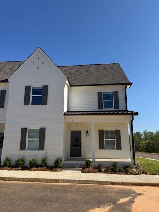 632 Cottage Grove Dr in Oxford, MS - Building Photo