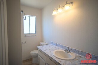 114 Hughes Ave in Bakersfield, CA - Foto de edificio - Building Photo