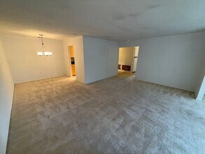 8 Russell Ave in Gaithersburg, MD - Building Photo - Building Photo