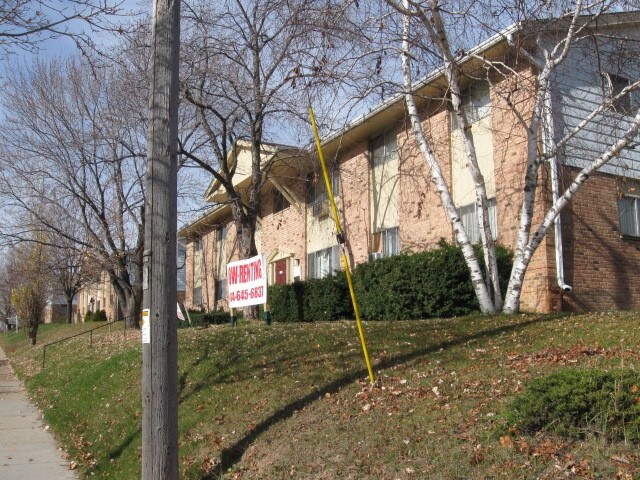 2230 W College Ave in Milwaukee, WI - Foto de edificio