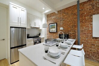 353 W 48th St in New York, NY - Building Photo - Building Photo