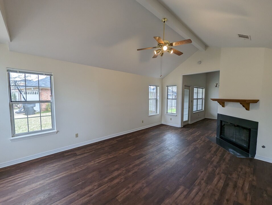 3335 Danbury Ct in Bossier City, LA - Building Photo