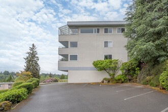 Blue Sky Vista in Mercer Island, WA - Building Photo - Building Photo