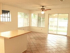 2803 Meadowgrass Ln in Houston, TX - Building Photo - Building Photo