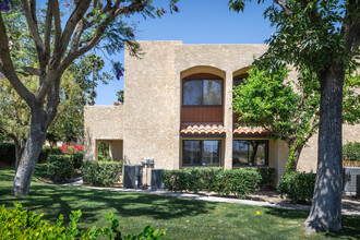 200 E Racquet Club Rd in Palm Springs, CA - Building Photo - Building Photo