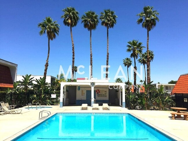 2286 Indian Canyon Dr in Palm Springs, CA - Building Photo - Building Photo