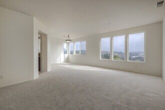 2025 Fabled Waters Dr in Spring Valley, CA - Building Photo - Building Photo