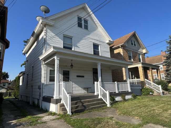 2607 Robertson Ave, Unit 2 in Cincinnati, OH - Foto de edificio - Building Photo