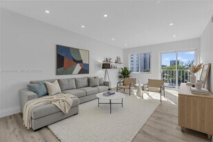 7925 Carlyle Ave in Miami Beach, FL - Building Photo
