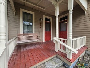 294 Tolle St in New Braunfels, TX - Building Photo - Building Photo