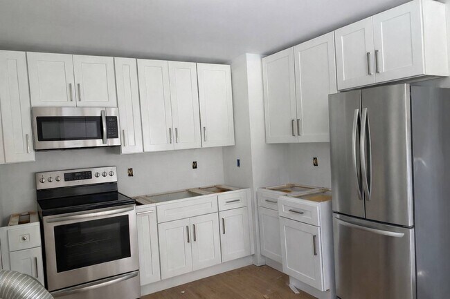 114 Lynncliff Rd in Hampton Bays, NY - Building Photo - Building Photo