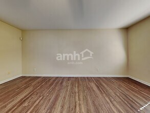 3005 Quail Oaks Dr in Greensboro, NC - Building Photo - Building Photo