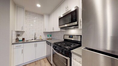 303 W Clemmens Ln in Fallbrook, CA - Building Photo - Building Photo