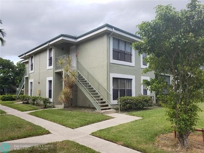 8761 NW 39th St in Sunrise, FL - Building Photo - Building Photo
