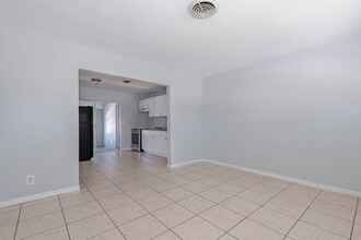 1426 SE 3rd Ter in Deerfield Beach, FL - Building Photo - Building Photo