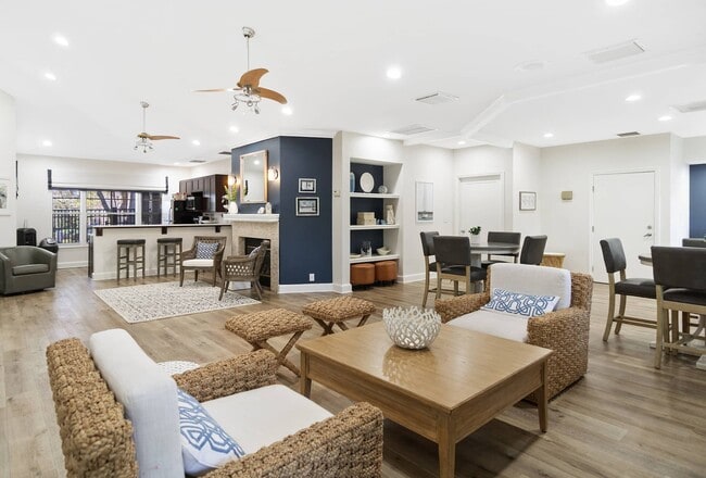 Lakewood Place in Brandon, FL - Building Photo - Building Photo