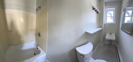 24 Loomis St in Burlington, VT - Foto de edificio - Building Photo