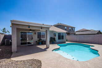 4878 E Meadow Lark Way in Queen Creek, AZ - Foto de edificio - Building Photo