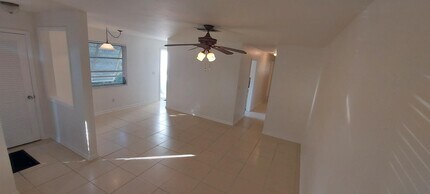221 Beverly Dr, Unit 221 Beverly Dr. in Delray Beach, FL - Building Photo - Building Photo
