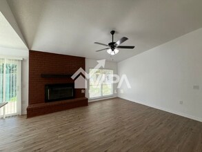 7043 Autumn Chase St in San Antonio, TX - Foto de edificio - Building Photo