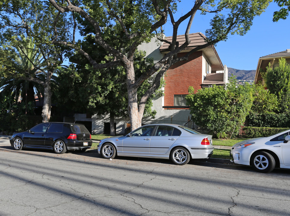 125 E Fairview Ave in Glendale, CA - Building Photo