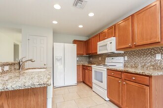 184 Antofagasta St in Punta Gorda, FL - Foto de edificio - Building Photo