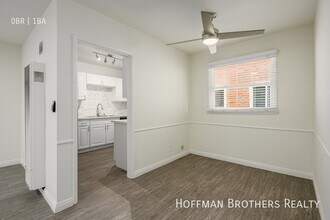 2001 Beachwood Dr in Los Angeles, CA - Foto de edificio - Building Photo