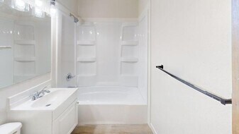 106 Division St NW in Mandan, ND - Building Photo