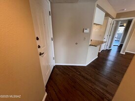 5751 N Kolb Rd in Tucson, AZ - Building Photo