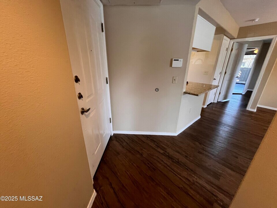 5751 N Kolb Rd in Tucson, AZ - Building Photo