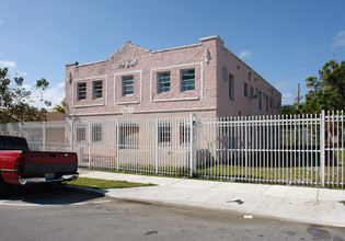 165 NW 39th St in Miami, FL - Building Photo - Building Photo