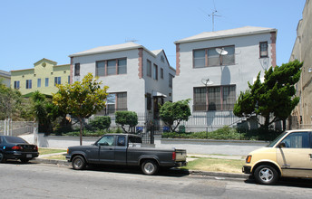 2925 Leeward Ave in Los Angeles, CA - Building Photo - Building Photo