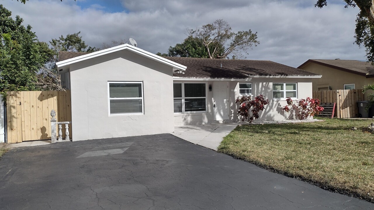 22682 Family Cir in Boca Raton, FL - Building Photo