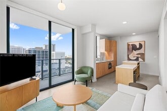 11 NE 6th St in Miami, FL - Building Photo - Building Photo