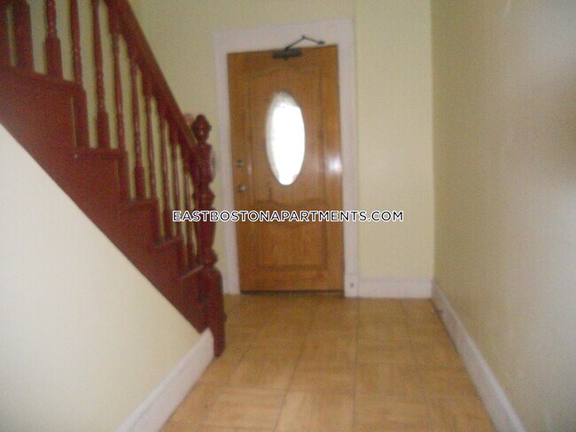 42 Falcon St-Unit -1 in Boston, MA - Foto de edificio - Building Photo