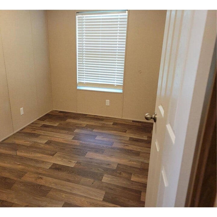 15301 US-54 in Goddard, KS - Building Photo