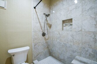 2121 El Paseo St, Unit 1805 in Houston, TX - Foto de edificio - Building Photo