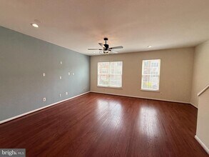 45548 Reading Terrace in Sterling, VA - Building Photo - Building Photo