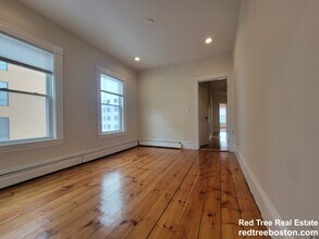 319 Dorchester St in Boston, MA - Foto de edificio - Building Photo