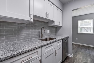 Presidential Arms Apartment Homes in Allison Park, PA - Building Photo - Building Photo