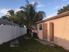741 SW 6th St-Unit -A in Hallandale Beach, FL - Building Photo - Building Photo