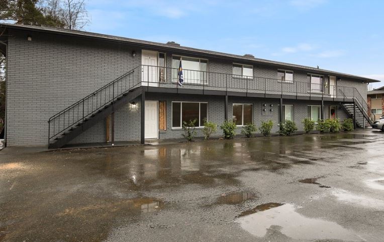 15906 Elm St E, Unit 2 in Sumner, WA - Foto de edificio