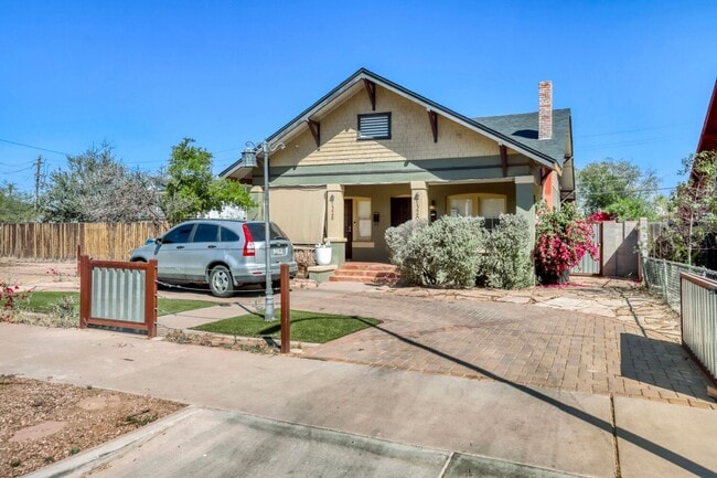 property at 1326 W Monroe St