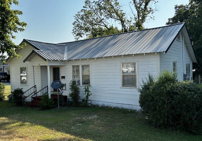 property at 809 S Rogers St