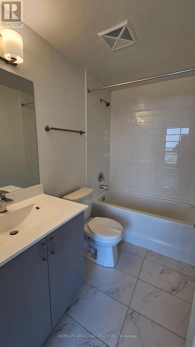 325 Yorkland Blvd in Toronto, ON - Building Photo - Building Photo